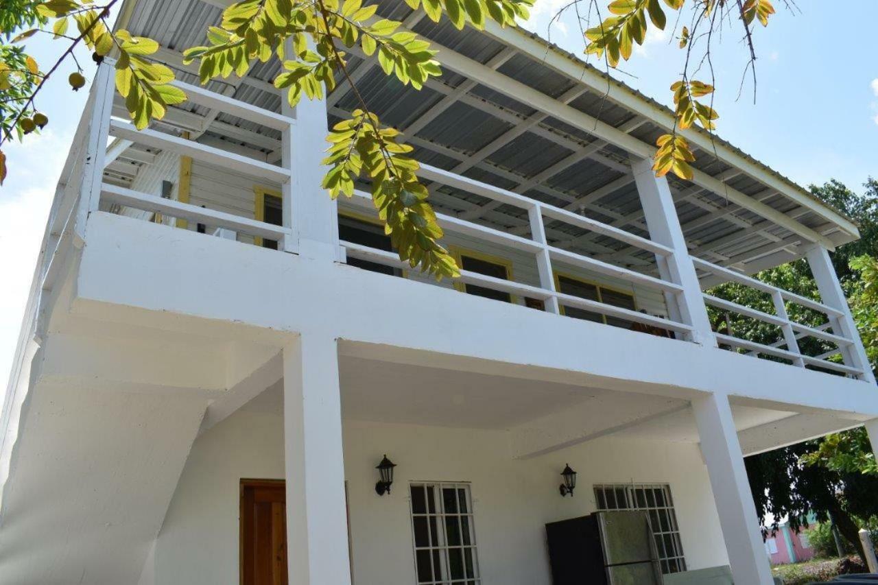 Lydia'S Guesthouse Placencia Kültér fotó