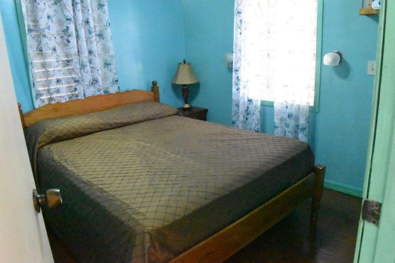 Lydia'S Guesthouse Placencia Kültér fotó